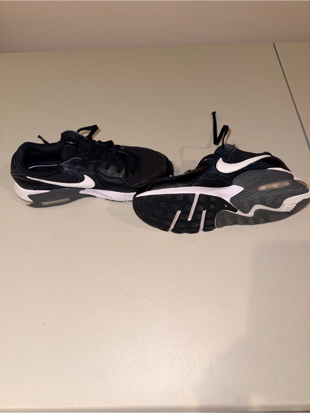 Nike Men’s Black and White Running Sneakers with Air Cushion